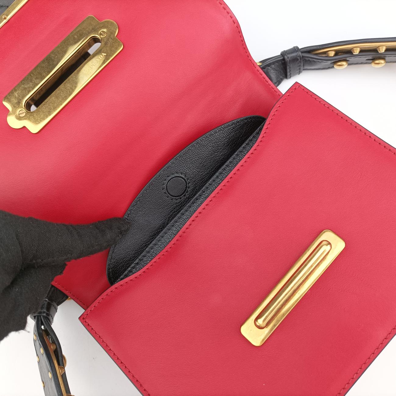 Vintage Prada Cahier Red x Black Leather 1BD045 shoulderbag | stylenewstar