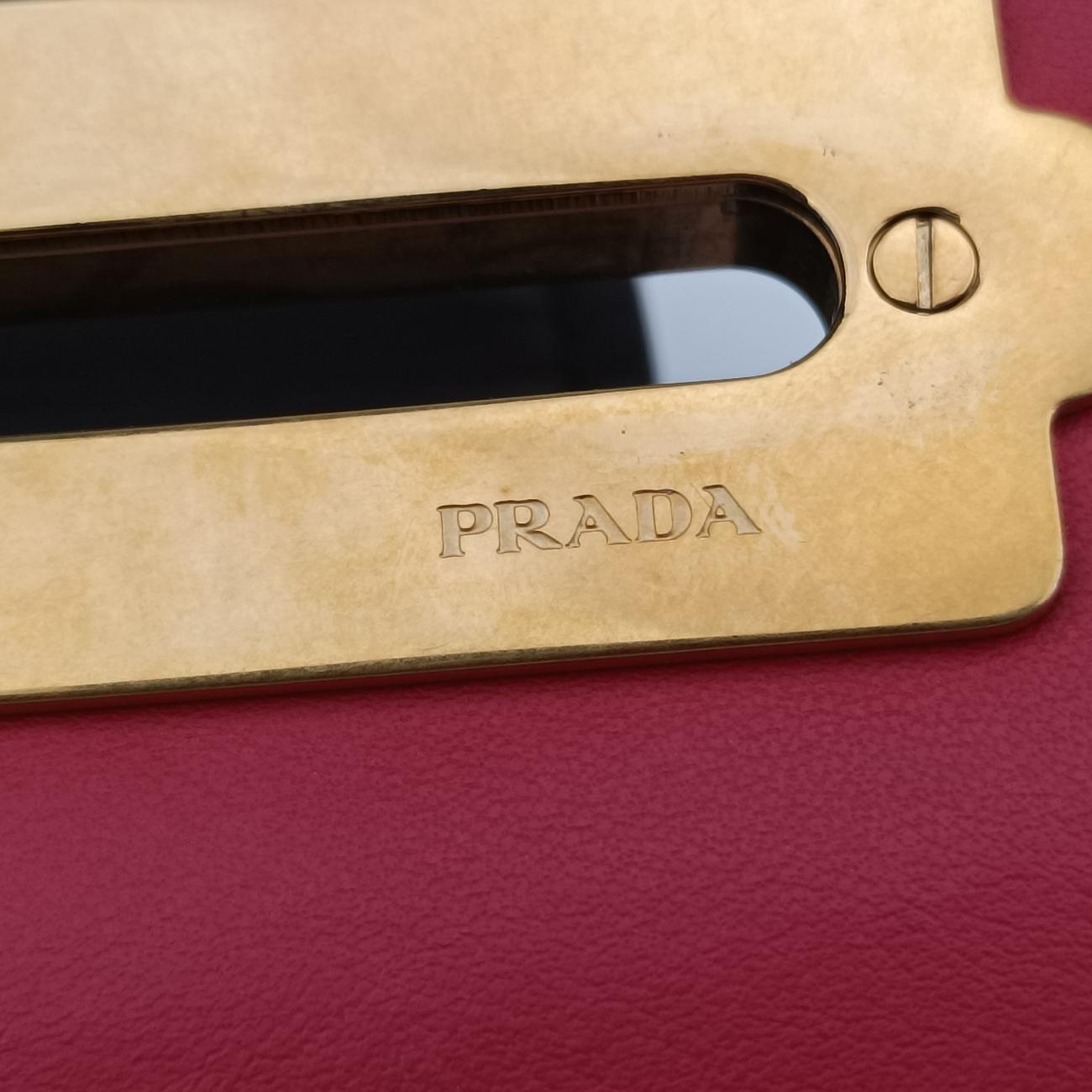 Vintage Prada Cahier Red x Black Leather 1BD045 shoulderbag | stylenewstar