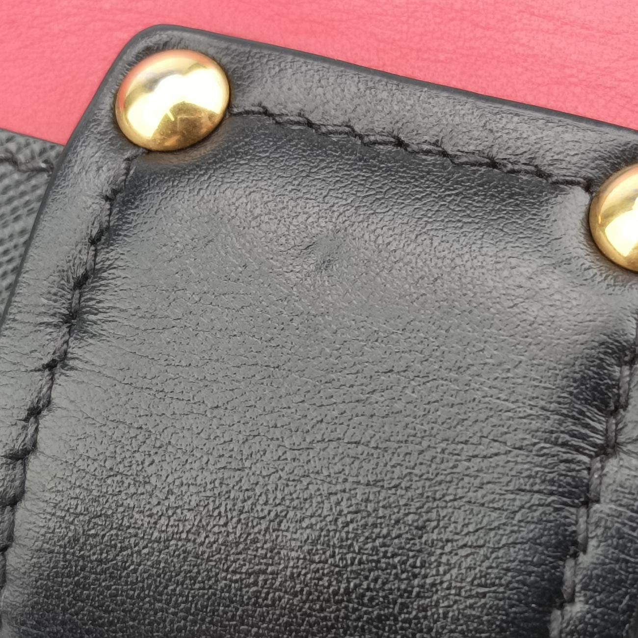 Vintage Prada Cahier Red x Black Leather 1BD045 shoulderbag | stylenewstar