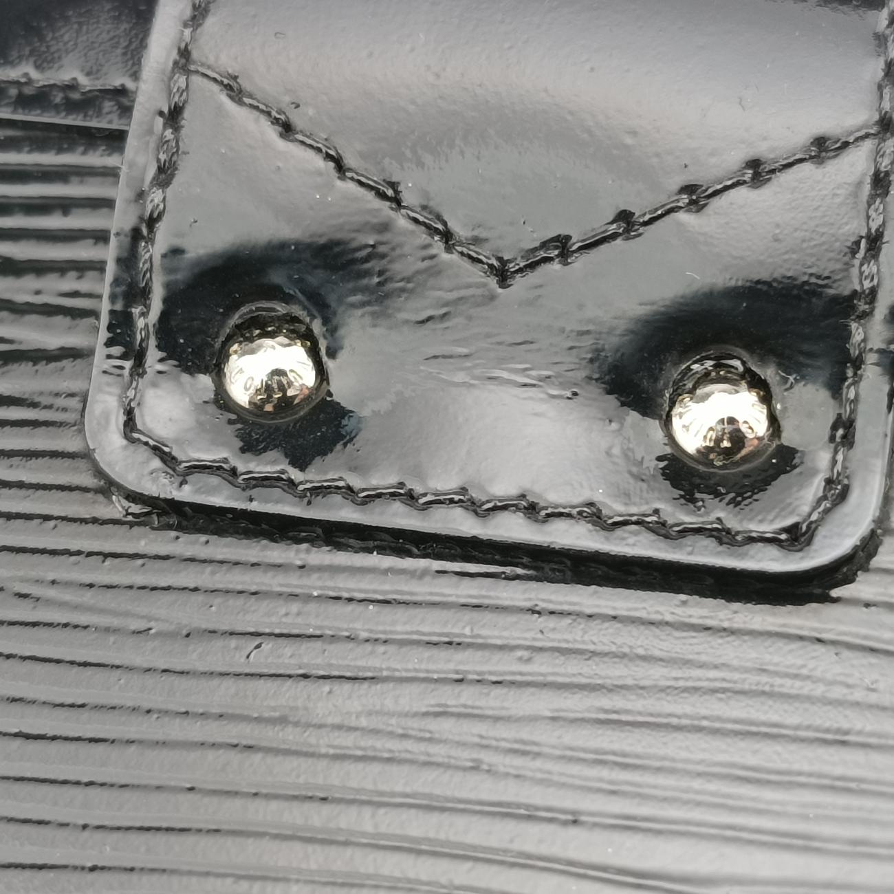 Pre-owned Louis Vuitton Petite Malle Noir Epi M5001N shoulderbag | stylenewstar