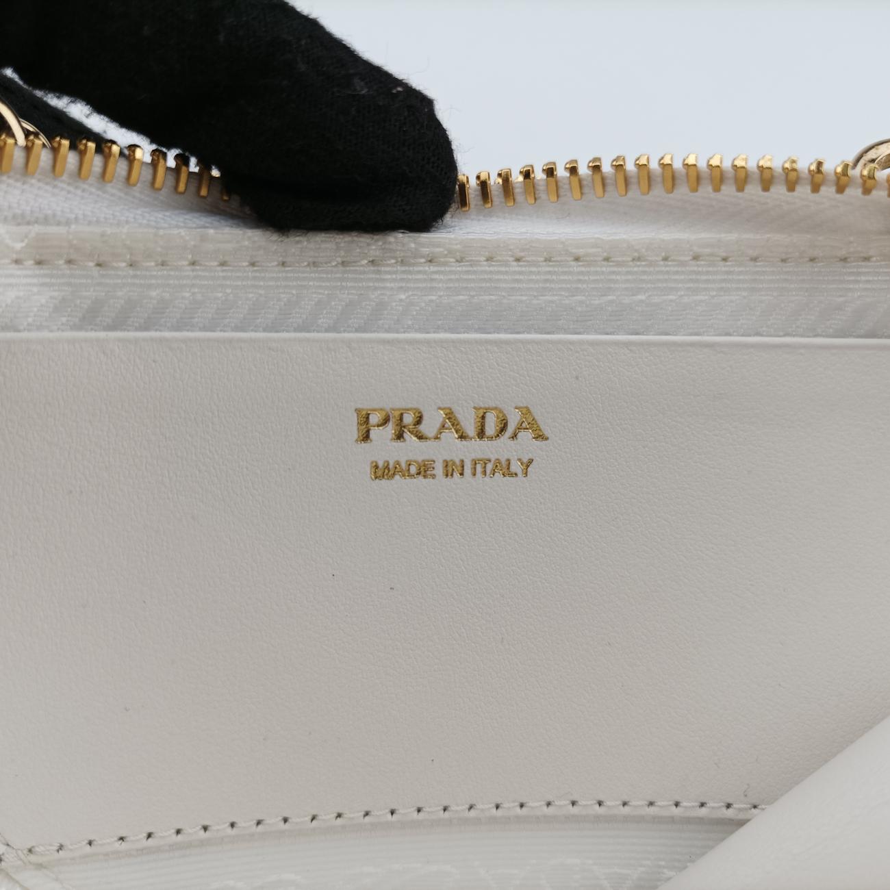 Pre-owned Prada Triangle Logo White Straw  shoulderbag | stylenewstar