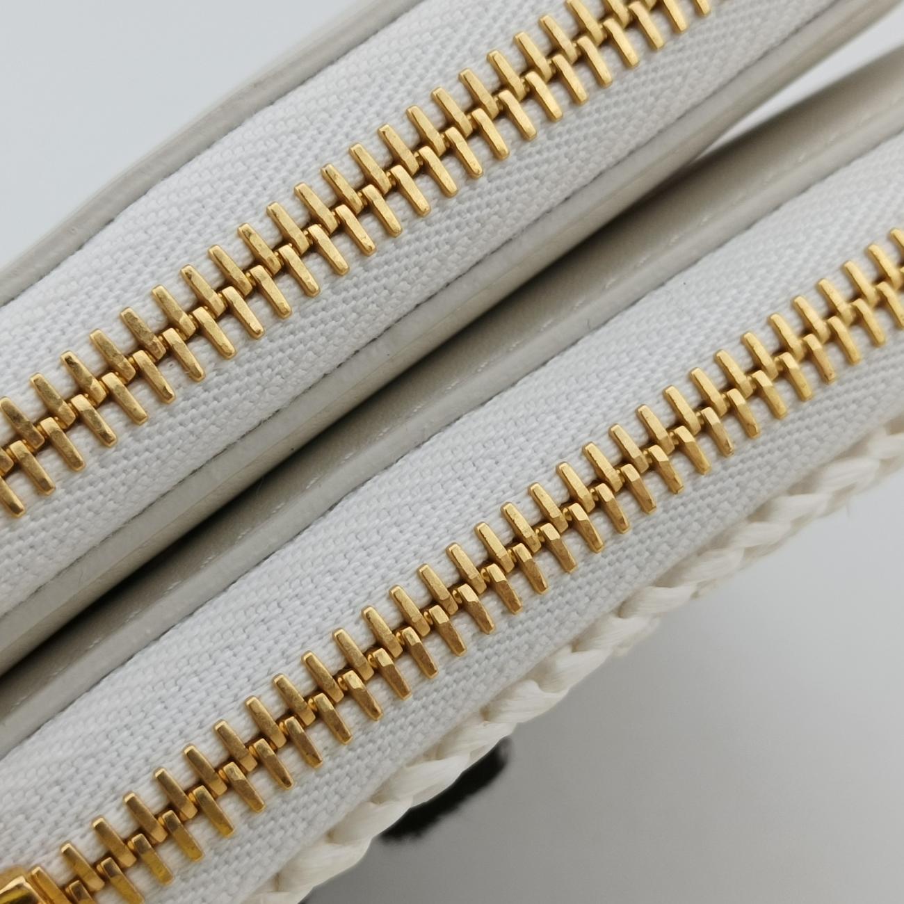 Pre-owned Prada Triangle Logo White Straw  shoulderbag | stylenewstar