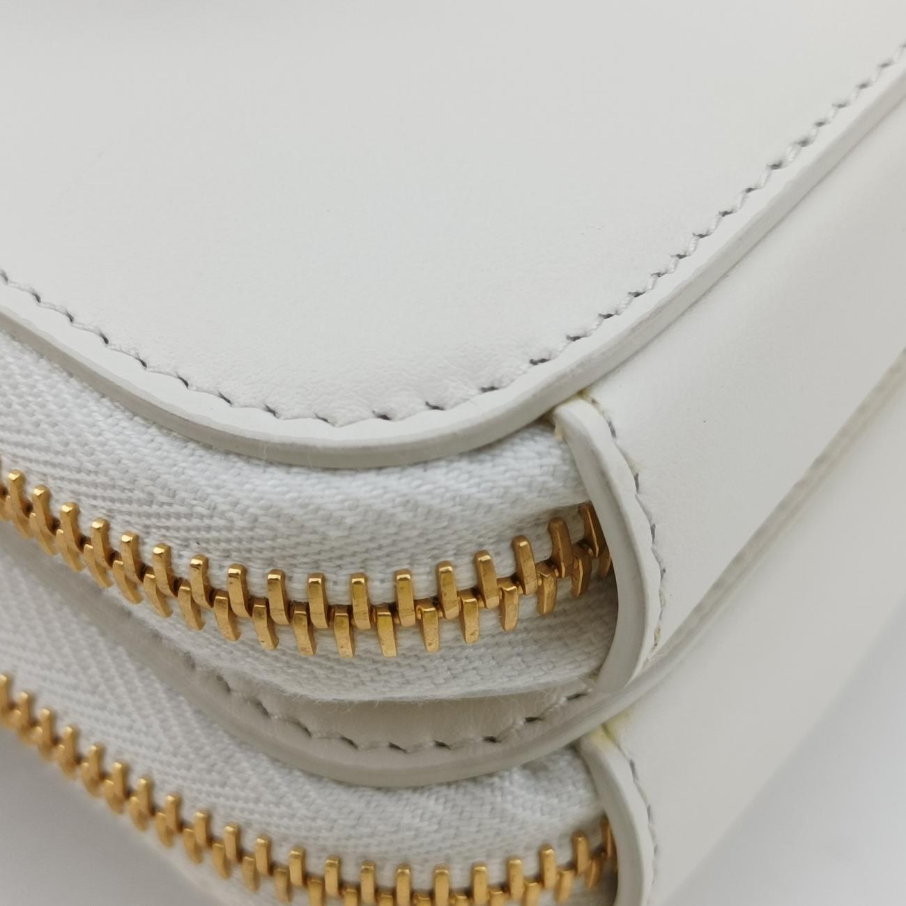 Pre-owned Prada Triangle Logo White Straw  shoulderbag | stylenewstar