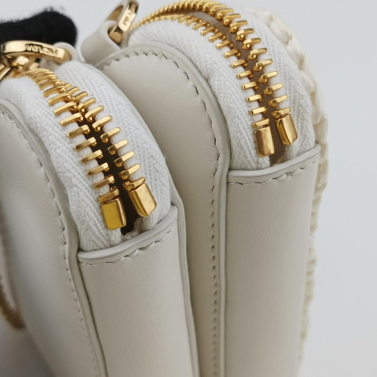 Pre-owned Prada Triangle Logo White Straw  shoulderbag | stylenewstar