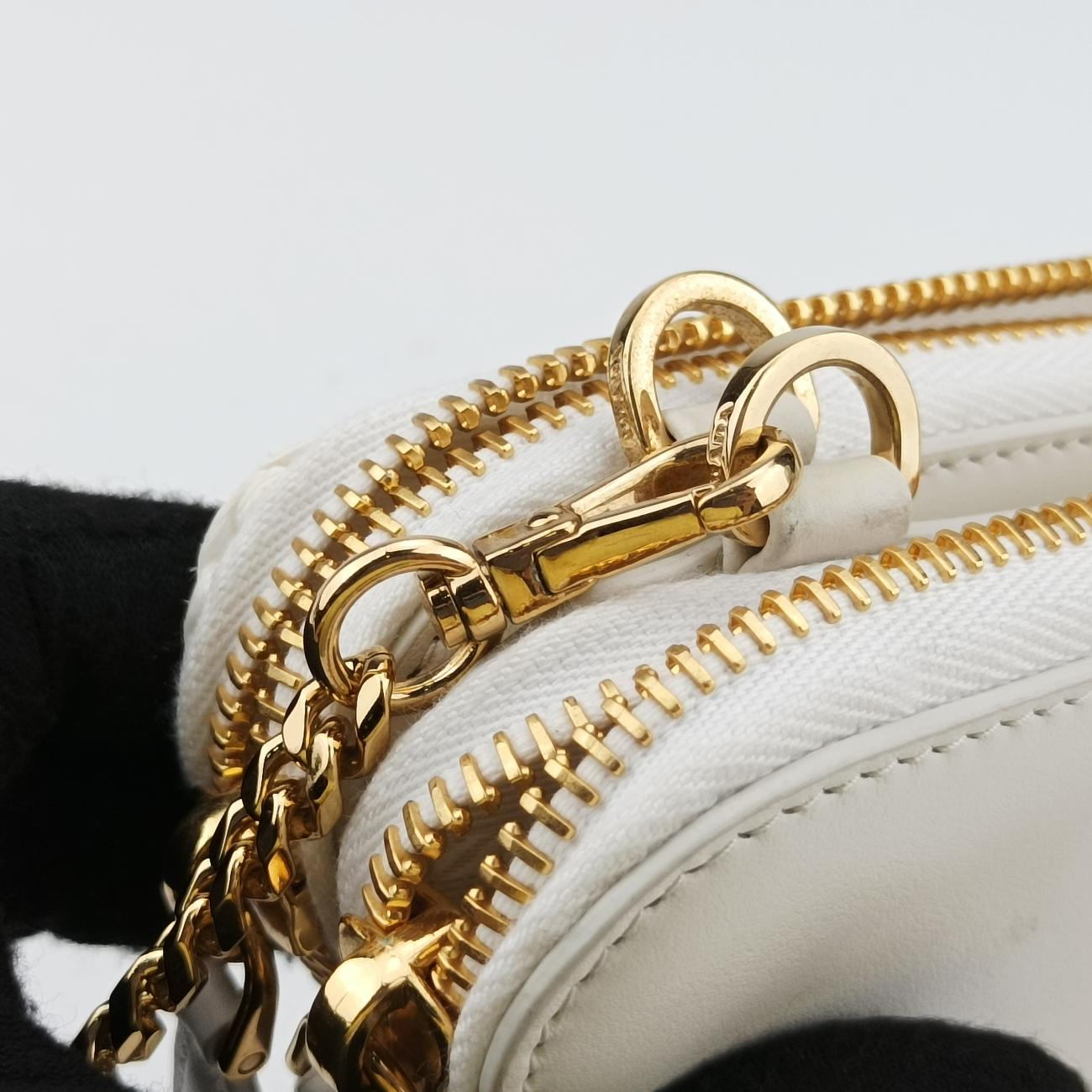 Pre-owned Prada Triangle Logo White Straw  shoulderbag | stylenewstar