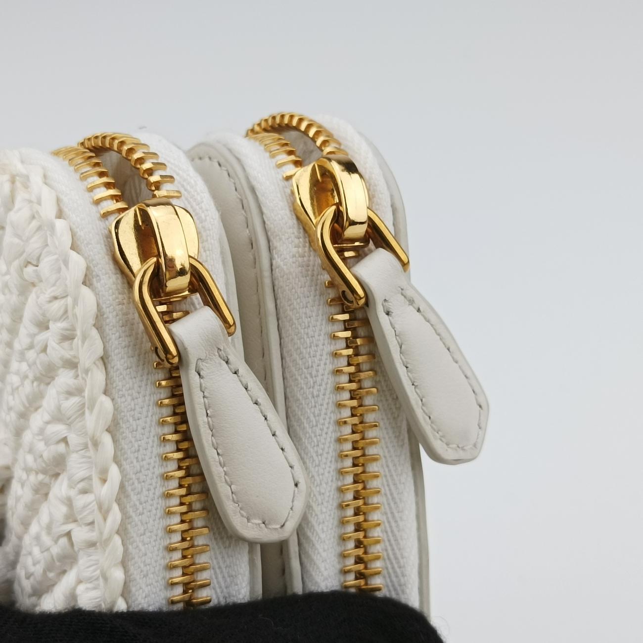 Pre-owned Prada Triangle Logo White Straw  shoulderbag | stylenewstar