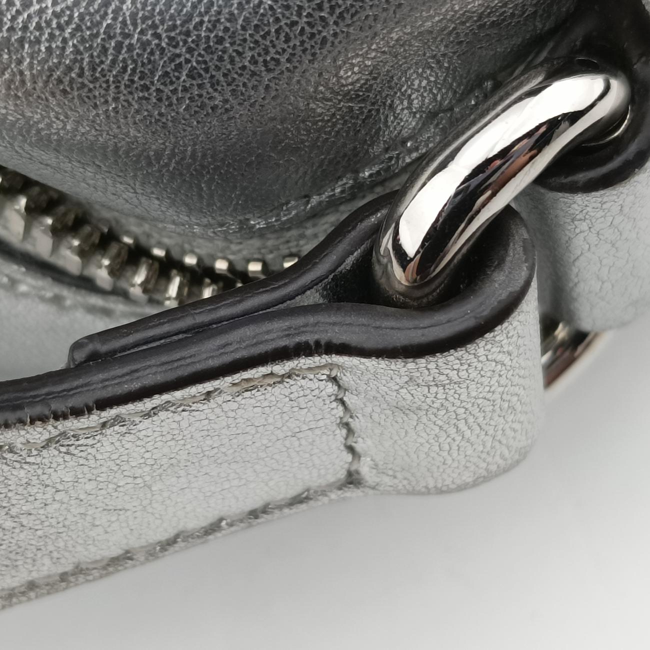 Secondhand Gucci Blondie Silver Leather 742360 shoulderbag | stylenewstar