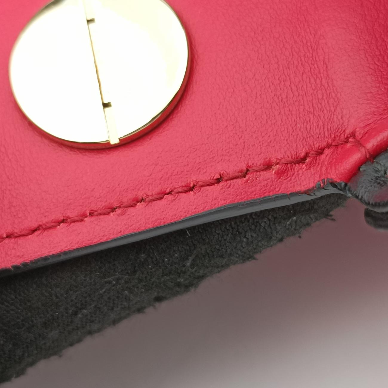 Vintage Prada Pioneer Red Leather 1BD239 shoulderbag | stylenewstar