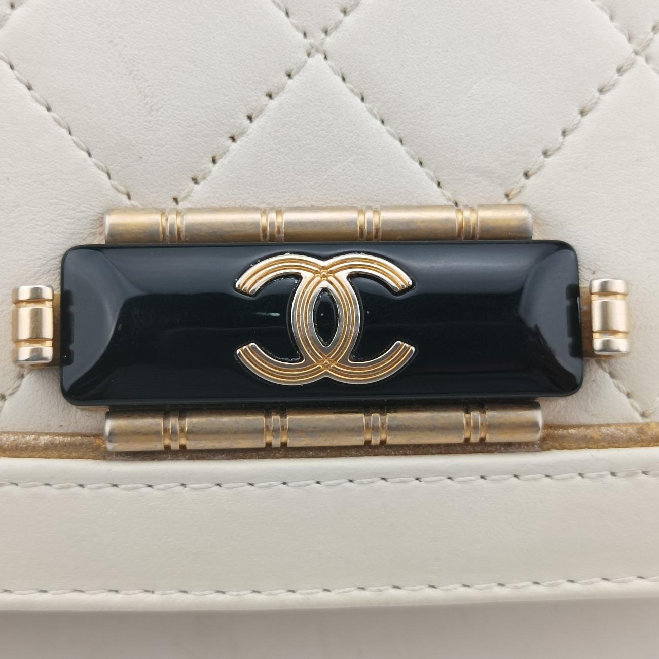 Pre-owned Chanel Timeless/Classique　Matelasse Coco Flap White Leather A91837 shoulderbag | stylenewstar