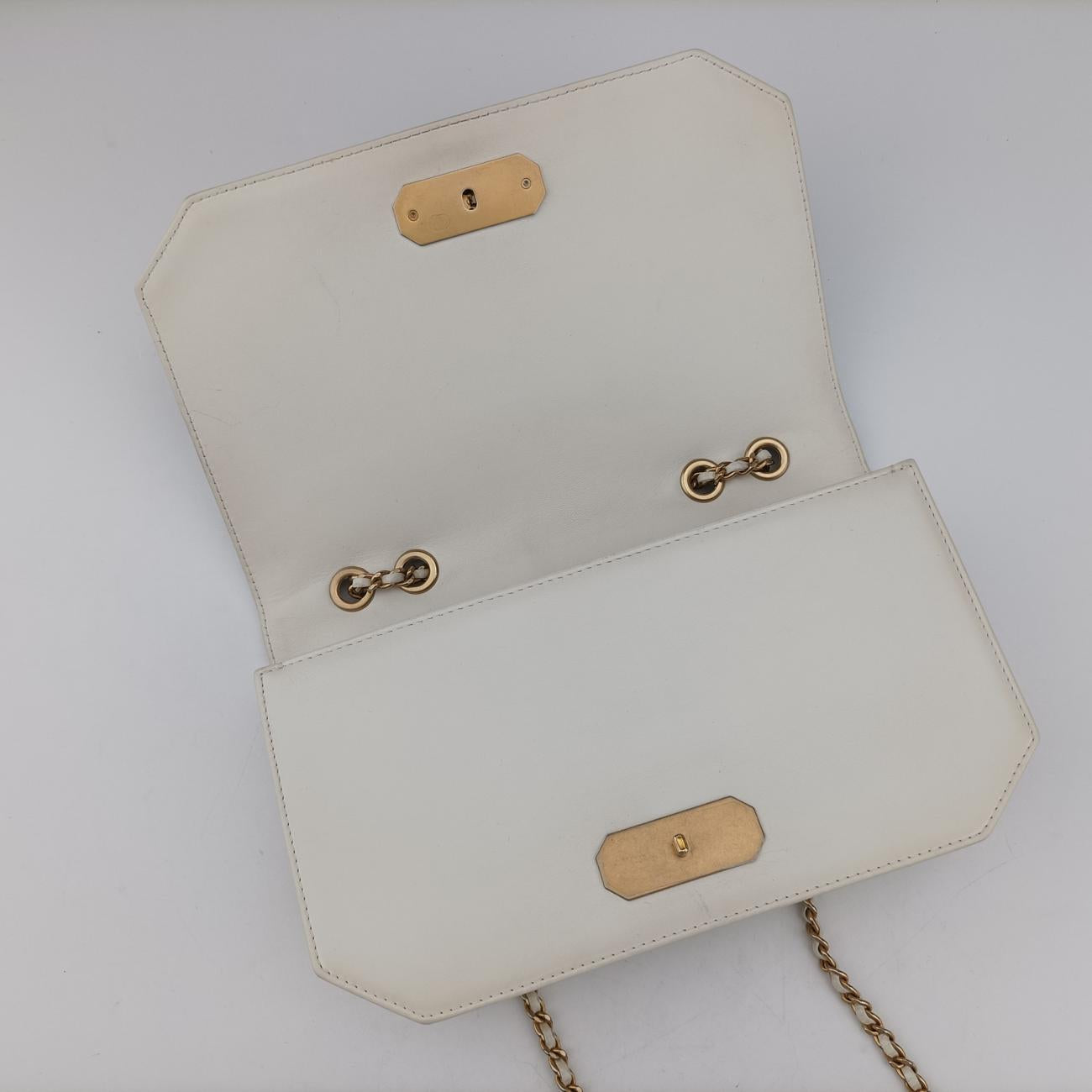 Pre-owned Chanel Timeless/Classique　Matelasse Coco Flap White Leather A91837 shoulderbag | stylenewstar