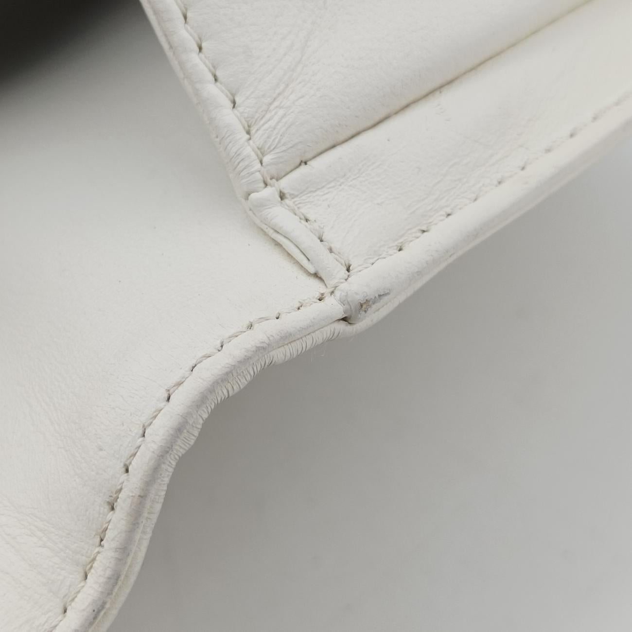 Pre-owned Chanel Timeless/Classique　Matelasse Coco Flap White Leather A91837 shoulderbag | stylenewstar