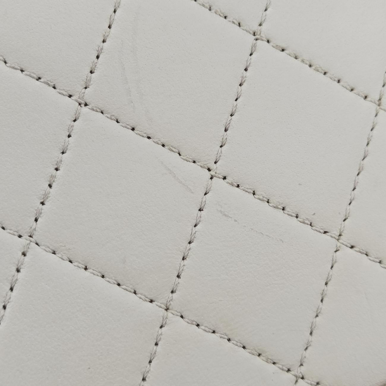 Pre-owned Chanel Timeless/Classique　Matelasse Coco Flap White Leather A91837 shoulderbag | stylenewstar