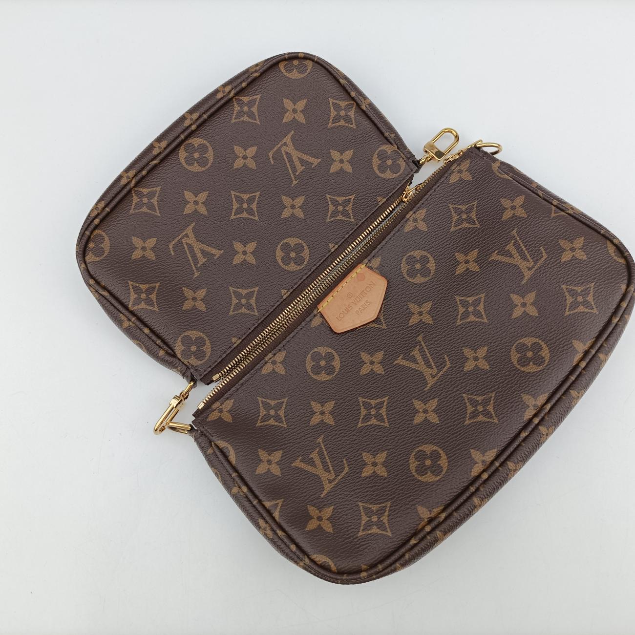 Multi Pochette Accessoir Brown Monogram Canvas ICチップ