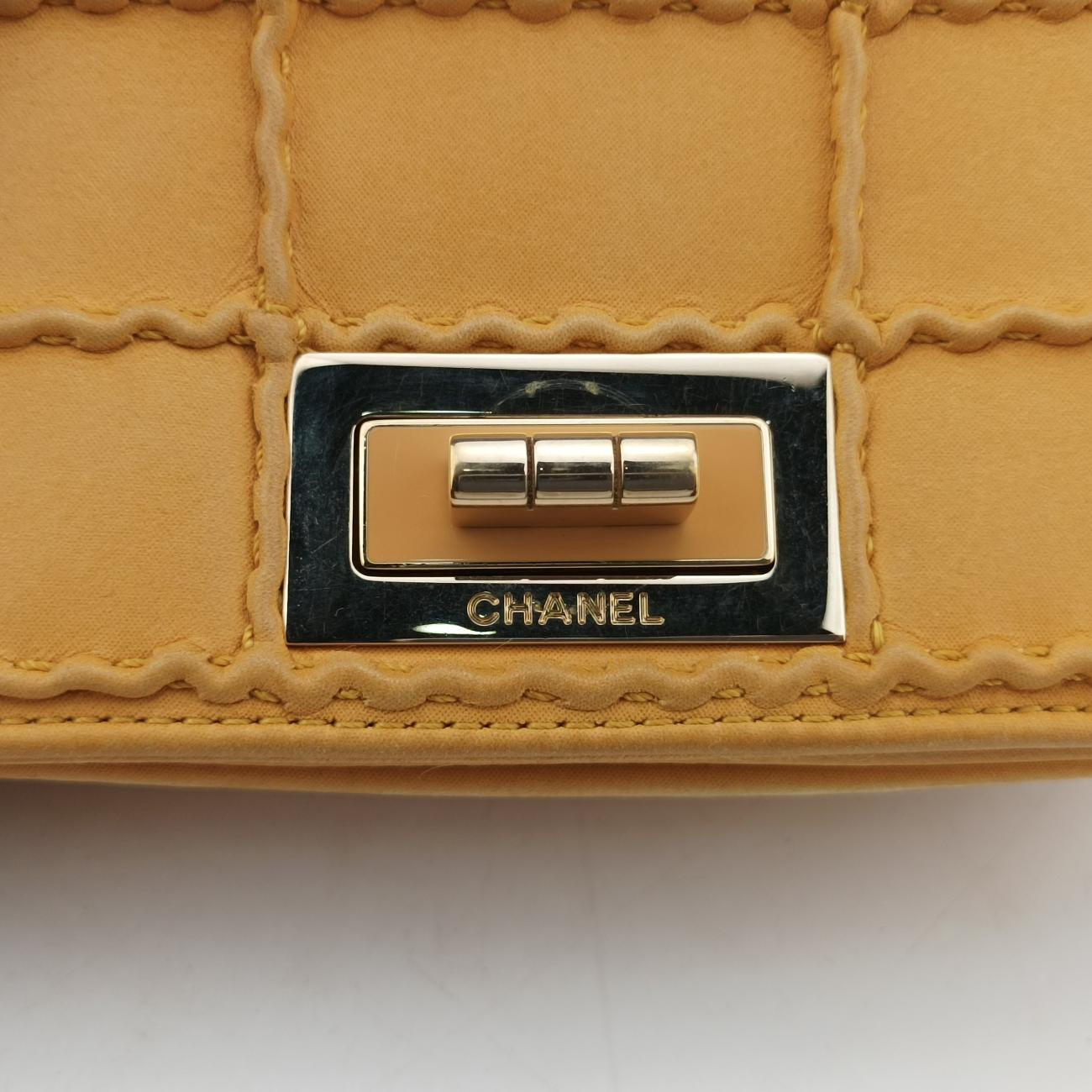 Pre-owned Chanel 2.55mini Yellow Leather A93274 shoulderbag | stylenewstar