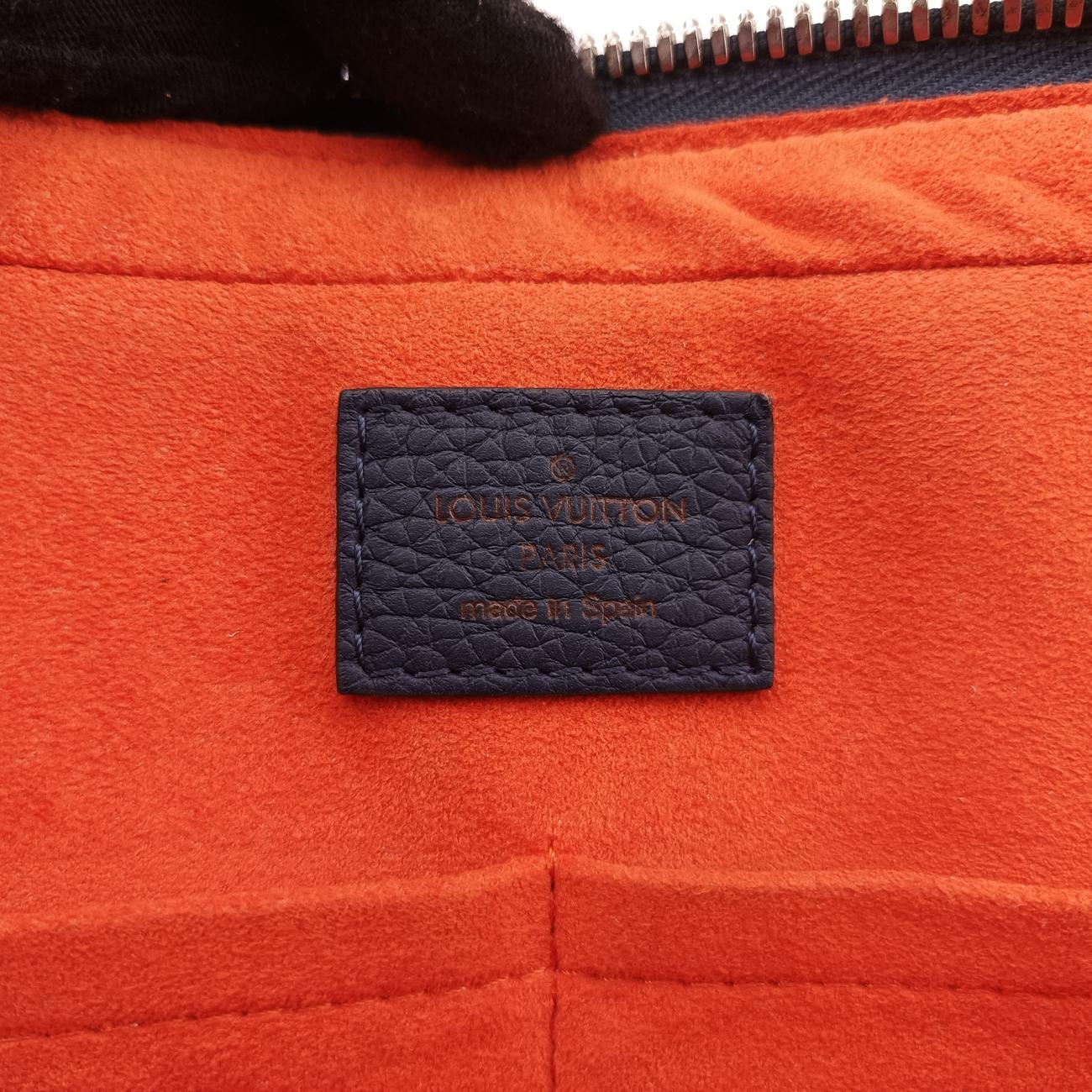 Armand Briefcase MM NAVY Taurillon leather UB2137