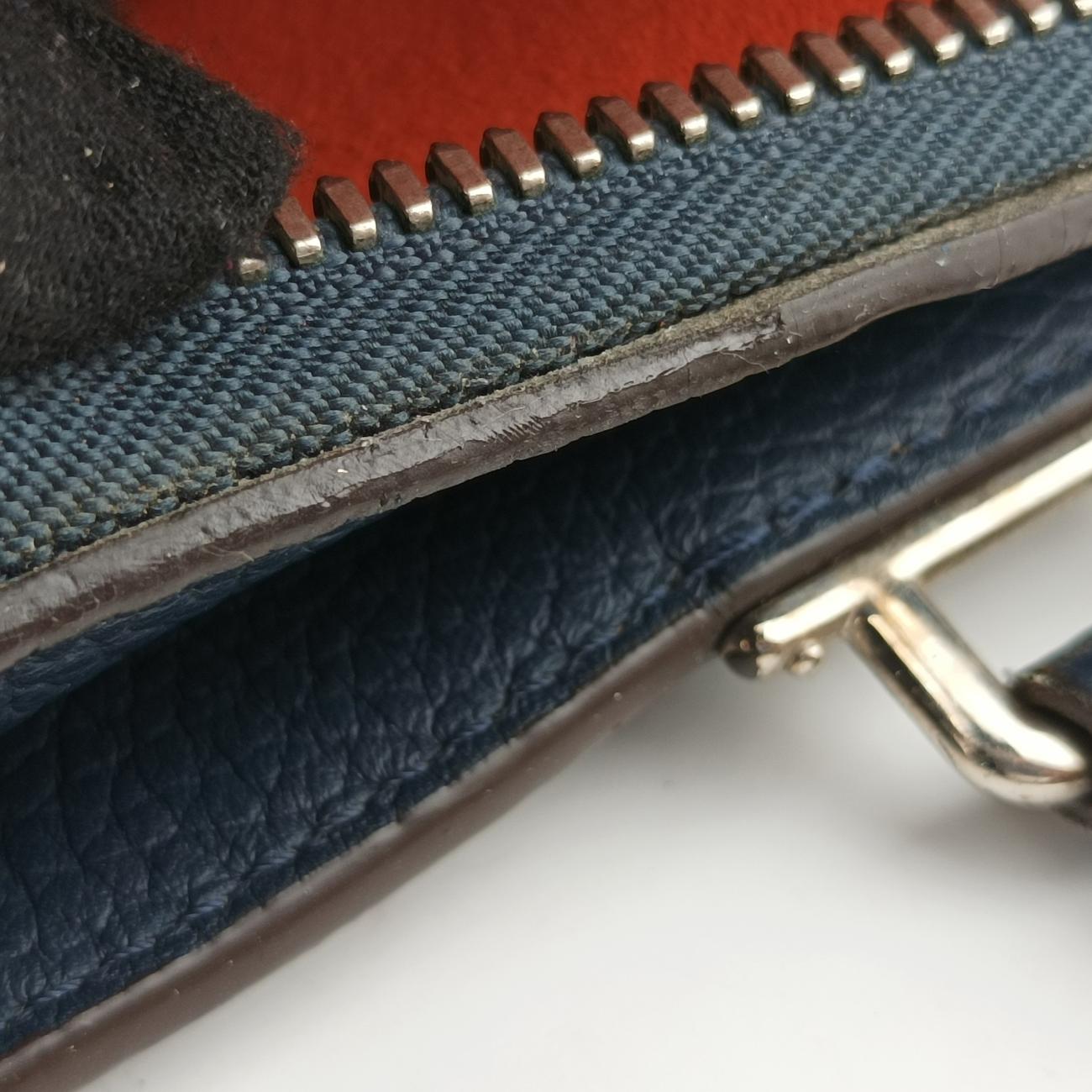 Armand Briefcase MM NAVY Taurillon leather UB2137