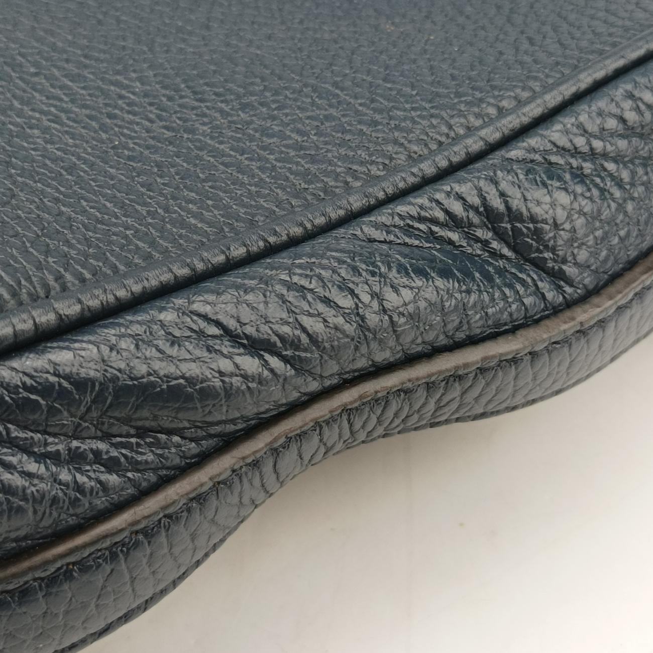 Armand Briefcase MM NAVY Taurillon leather UB2137