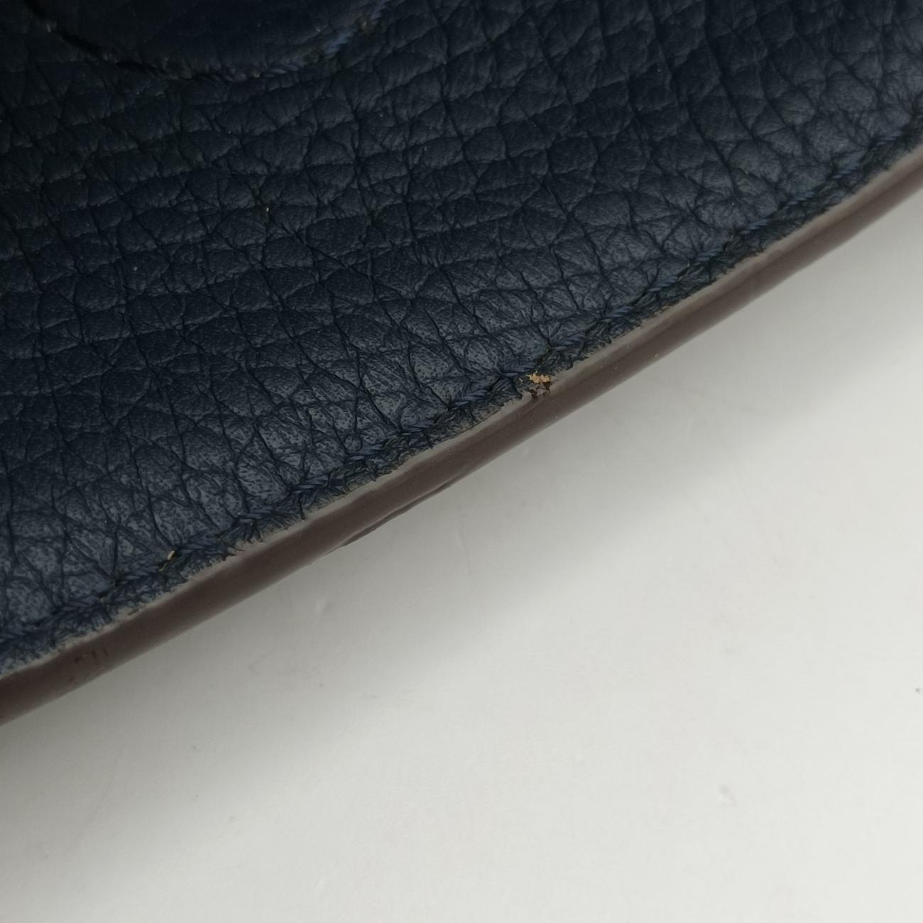 Armand Briefcase MM NAVY Taurillon leather UB2137