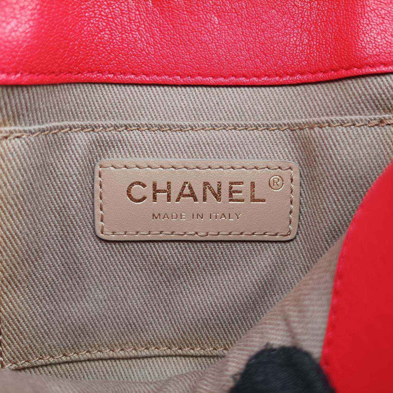 Vintage Chanel Casual trip messenger Red Leather AS0143 shoulderbag | stylenewstar