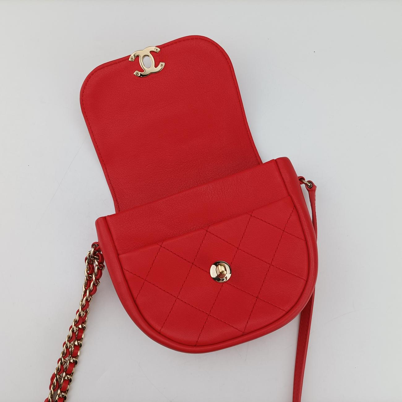 Vintage Chanel Casual trip messenger Red Leather AS0143 shoulderbag | stylenewstar