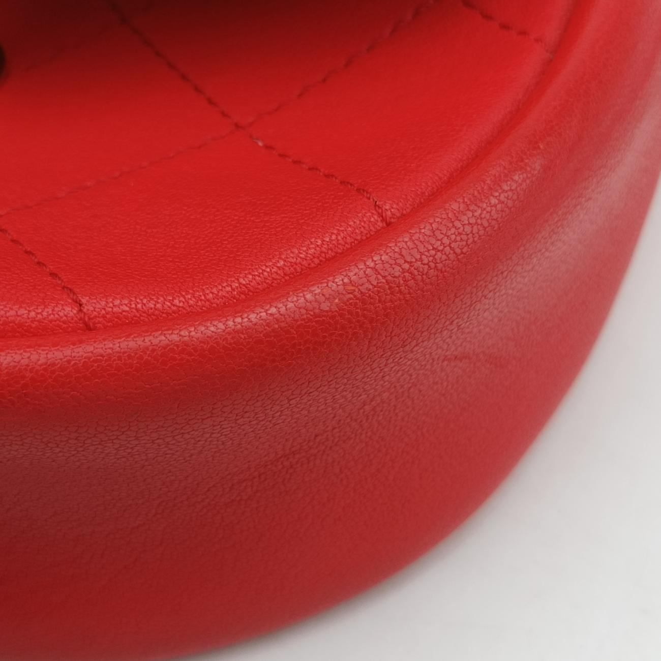 Vintage Chanel Casual trip messenger Red Leather AS0143 shoulderbag | stylenewstar