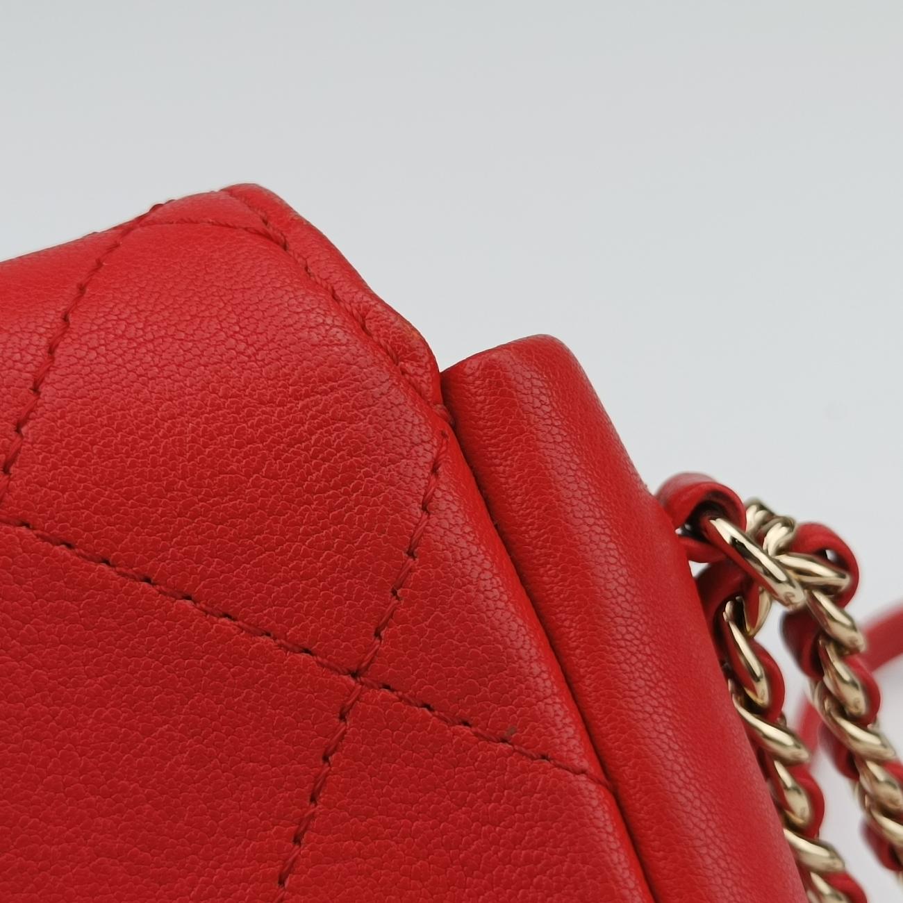 Vintage Chanel Casual trip messenger Red Leather AS0143 shoulderbag | stylenewstar