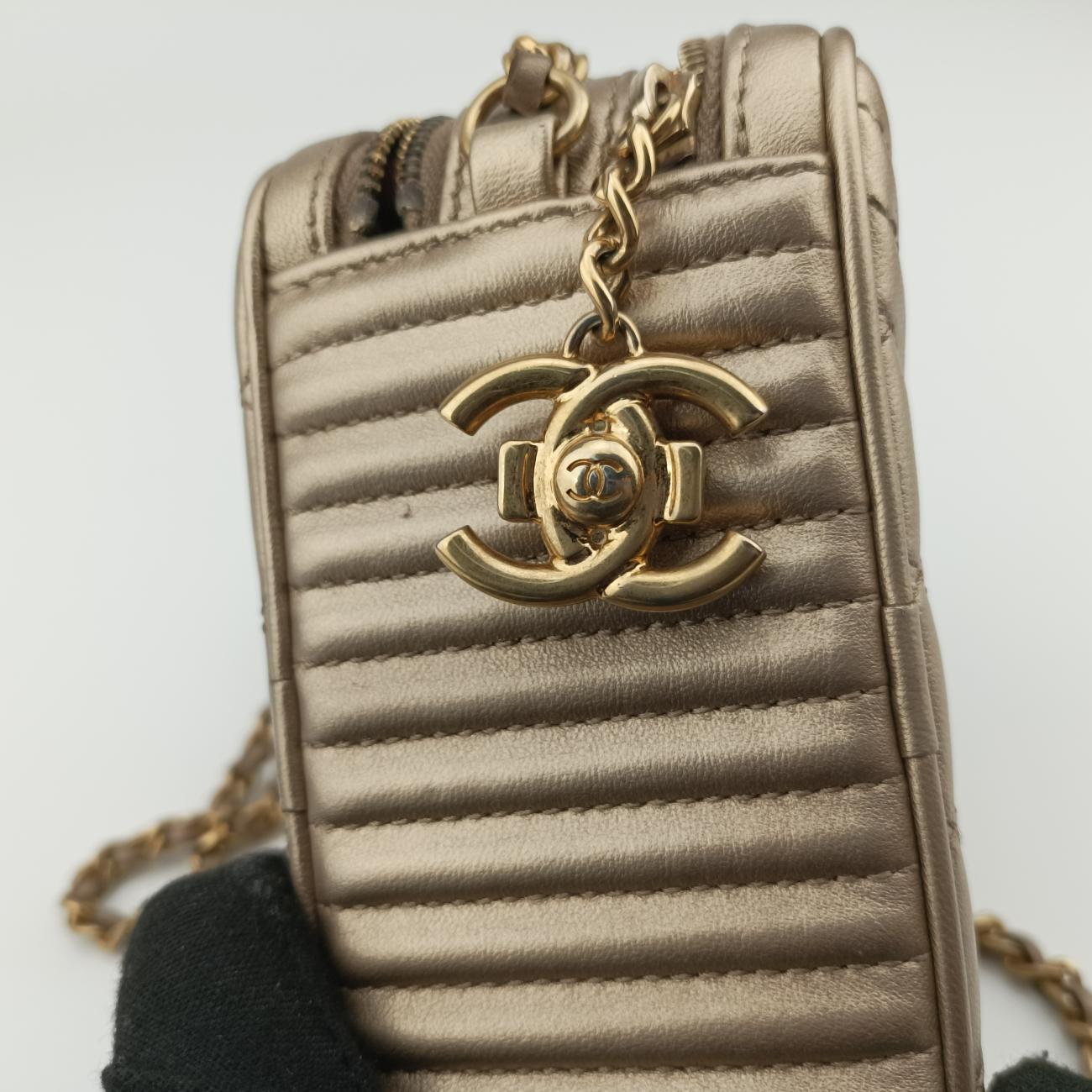 Secondhand Chanel Coco Boy Camera Case Golden caviar skin A92654 shoulderbag | stylenewstar