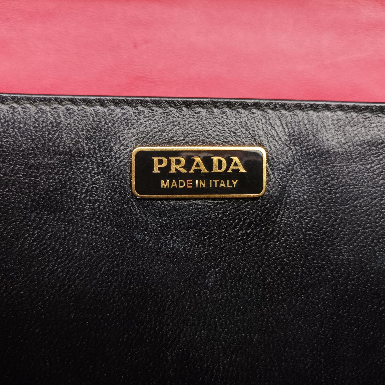 Pre-owned Prada Cahier Red×Black Leather 1BD045 shoulderbag | stylenewstar
