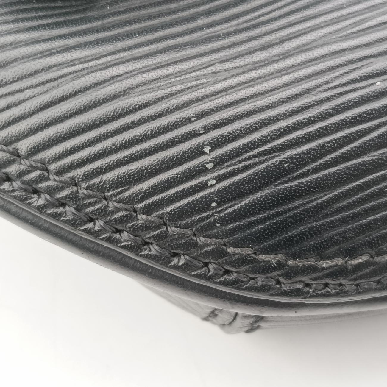 Vintage Louis Vuitton Bum Bag Noir Epi M55131 bum bag/waist bag | stylenewstar