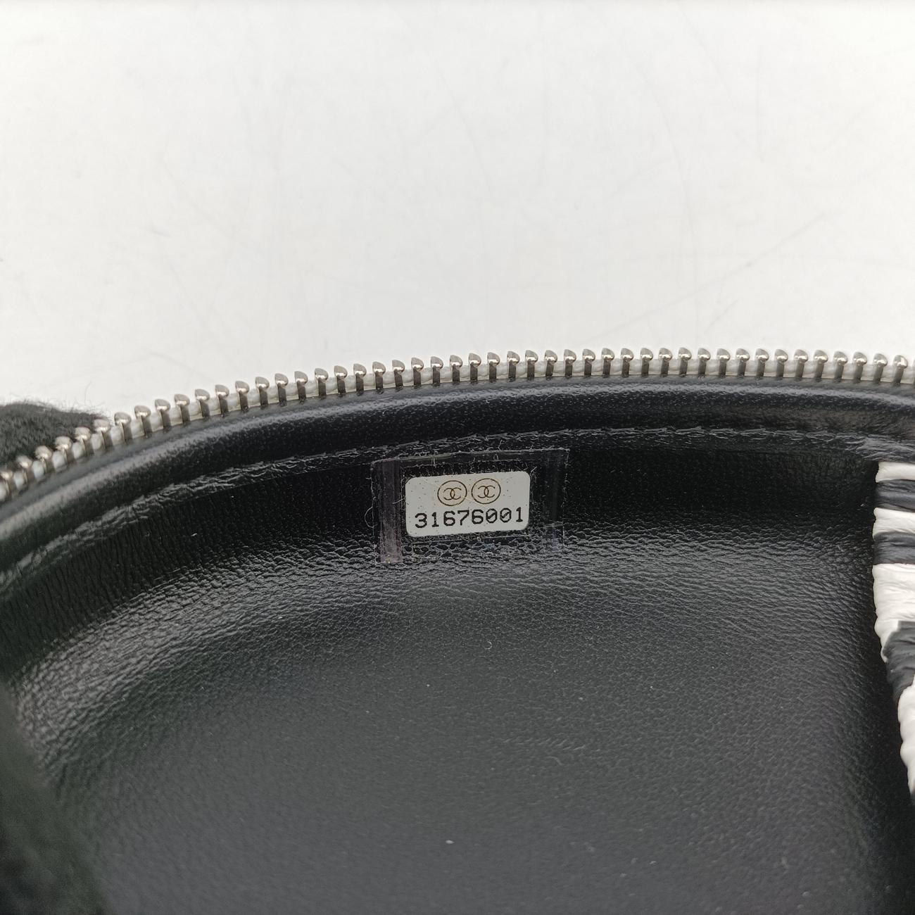 Pre-owned Chanel Coco Neige Convertible Zip Around Sunglasses Case Black×white Leather AP2368 shoulderbag | stylenewstar