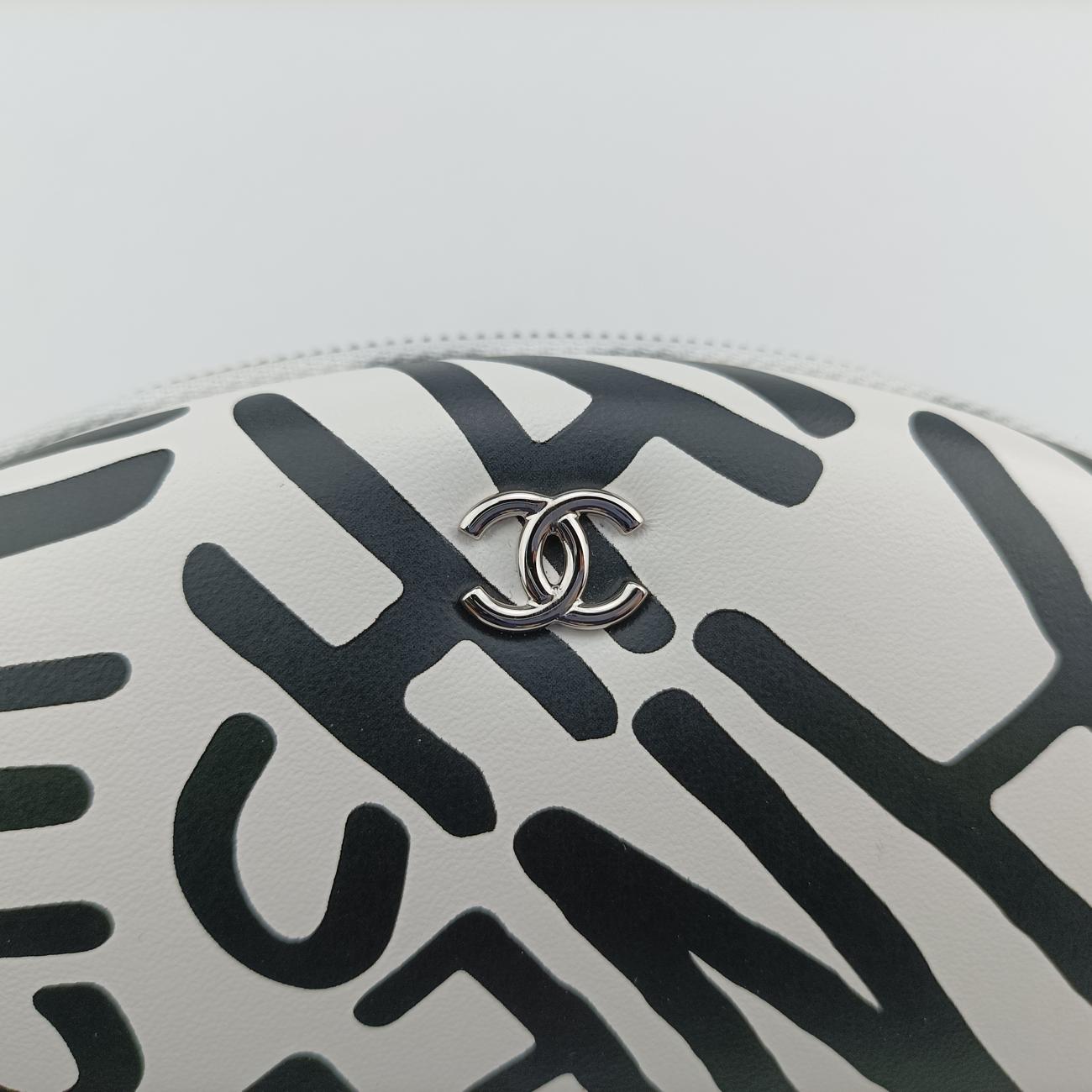 Pre-owned Chanel Coco Neige Convertible Zip Around Sunglasses Case Black×white Leather AP2368 shoulderbag | stylenewstar