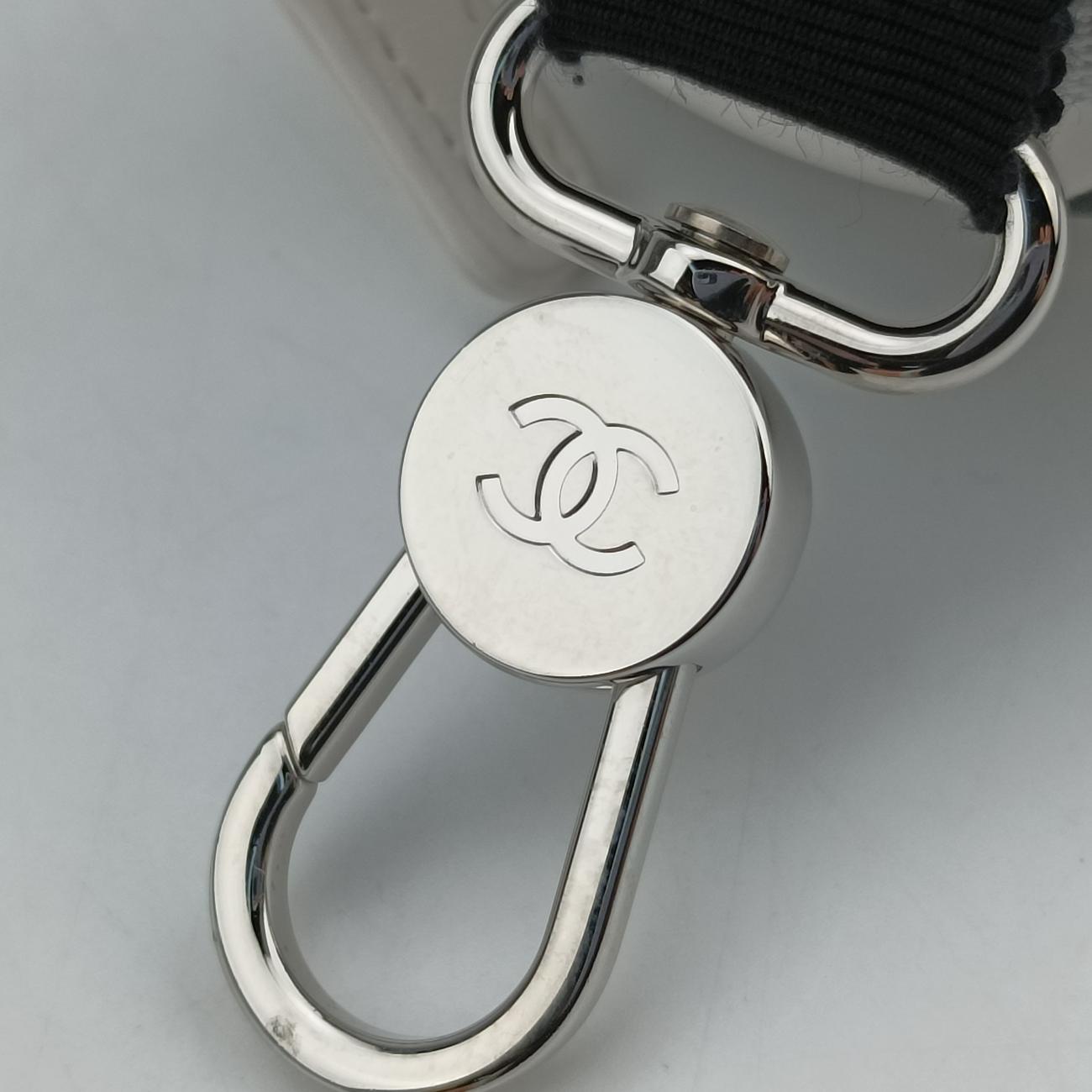 Pre-owned Chanel Coco Neige Convertible Zip Around Sunglasses Case Black×white Leather AP2368 shoulderbag | stylenewstar