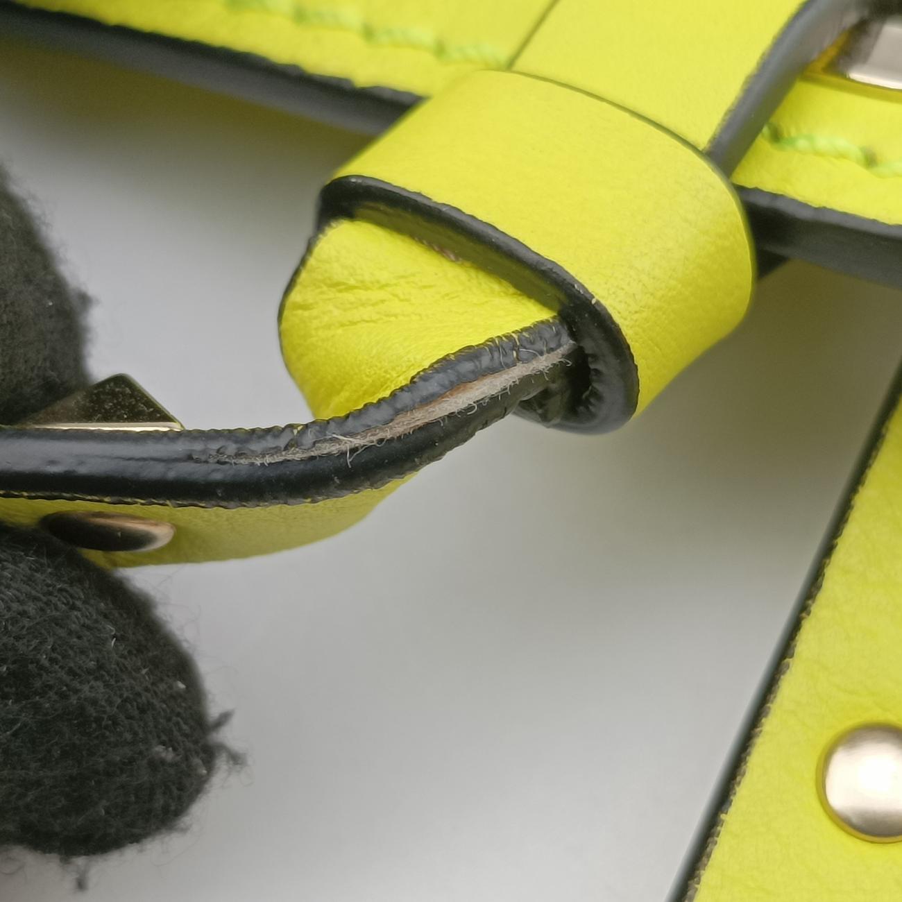 Rockstud Yellow Leather Lot number unknown