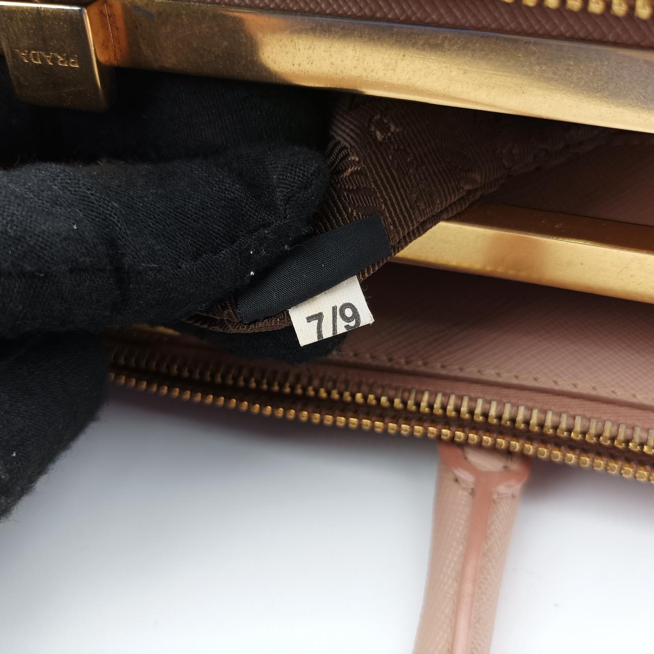 Pre-owned Prada Lux Frame Top Pink SAFFIANO Leather  handbag | stylenewstar