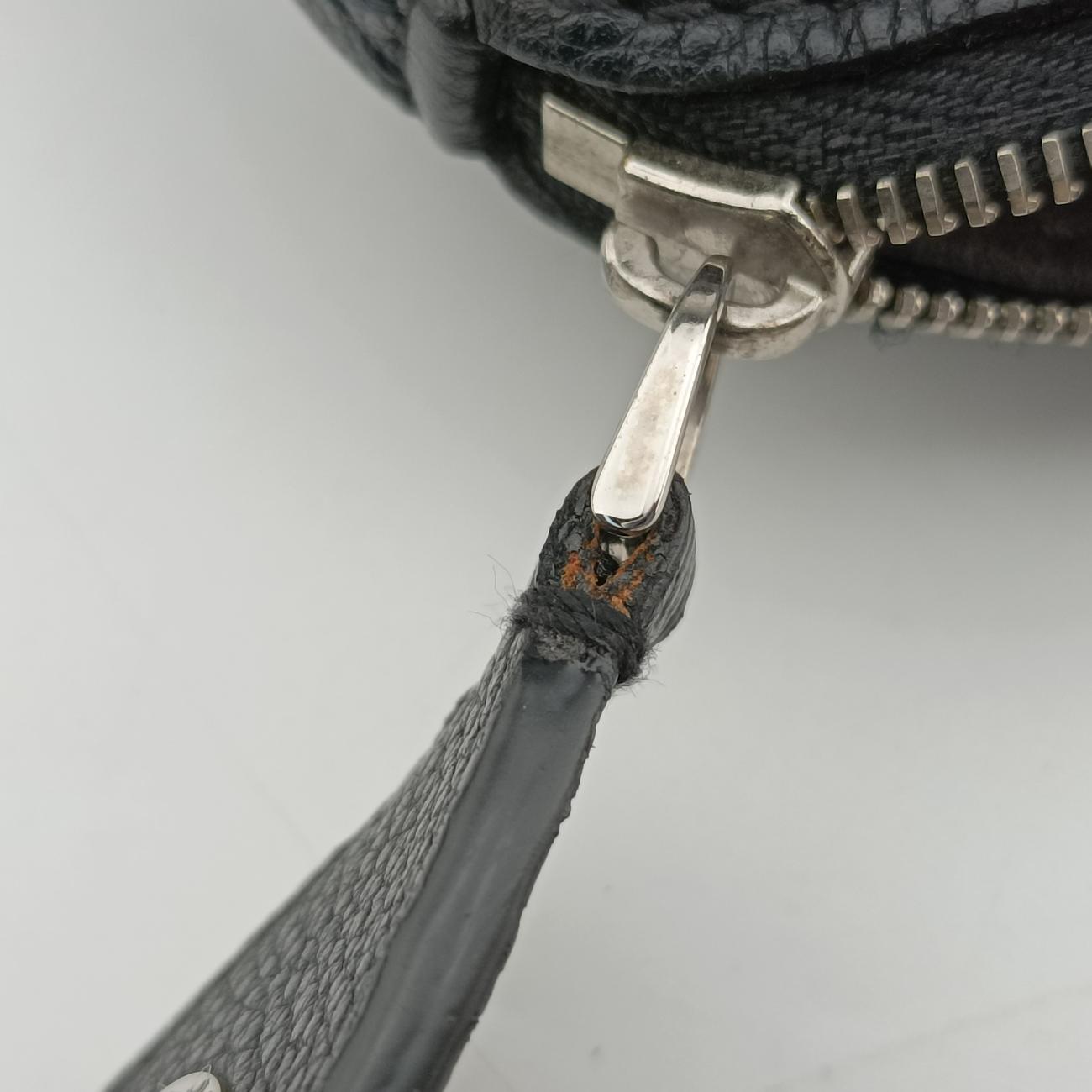 Pre-owned Louis Vuitton lockit MM Black Leather M94592 handbag | stylenewstar