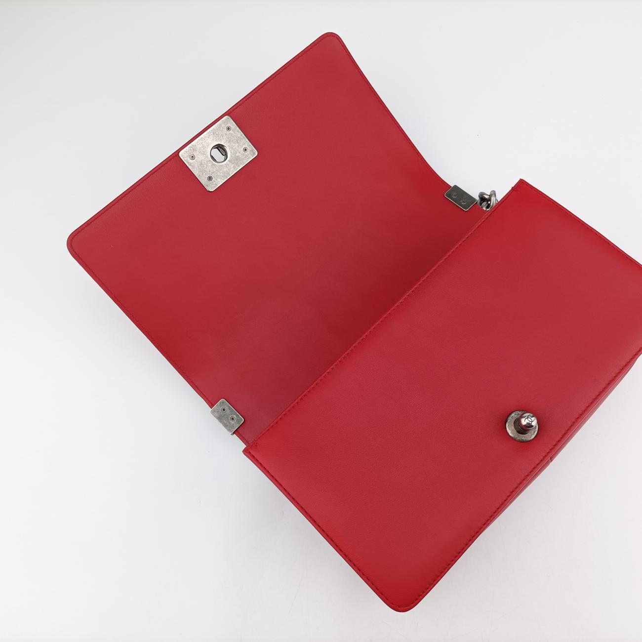 Pre-owned Chanel BOY CHANEL Red lambskin A66094 shoulderbag | stylenewstar