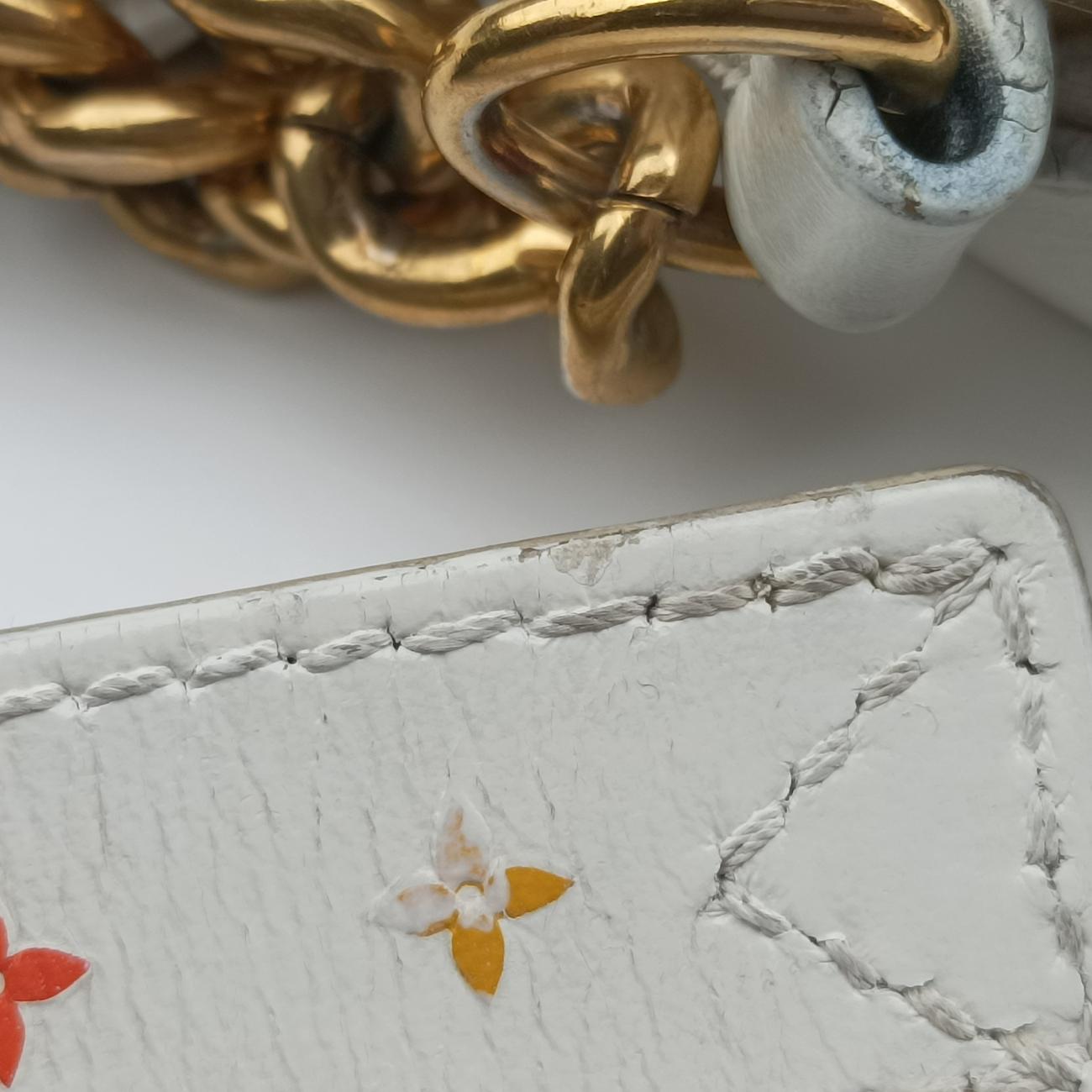 Secondhand Louis Vuitton New Wave Camera White Leather M53863 shoulderbag | stylenewstar