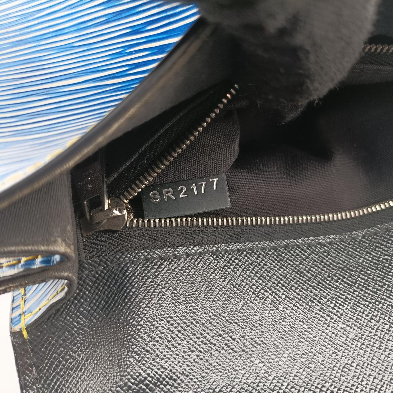 Pre-owned Louis Vuitton Clery Pochette Denim Blue Epi M54539 shoulderbag | stylenewstar