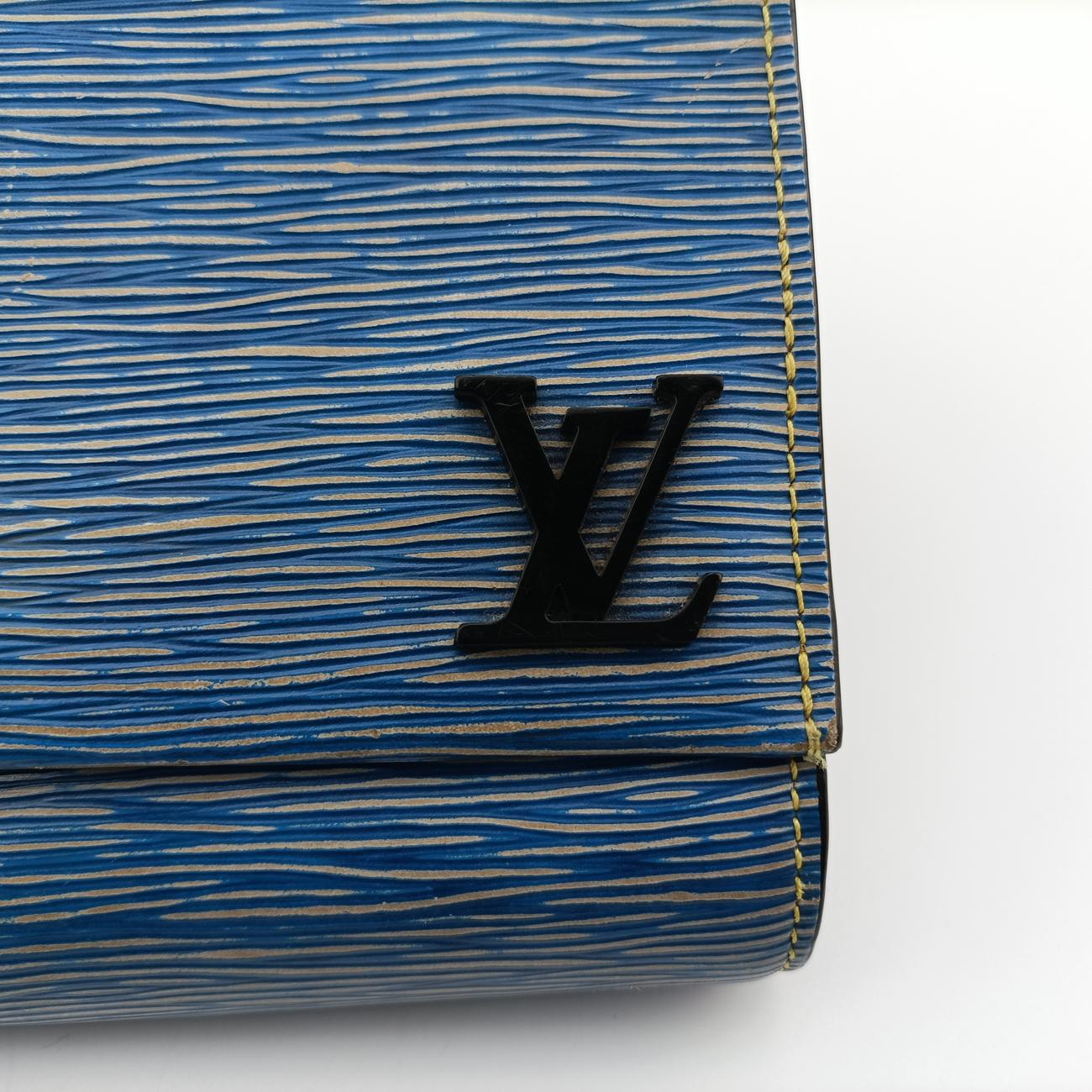 Pre-owned Louis Vuitton Clery Pochette Denim Blue Epi M54539 shoulderbag | stylenewstar