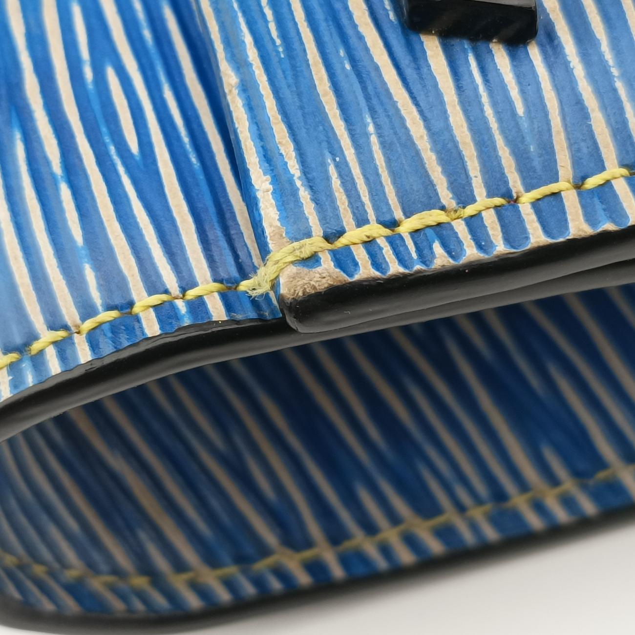 Pre-owned Louis Vuitton Clery Pochette Denim Blue Epi M54539 shoulderbag | stylenewstar