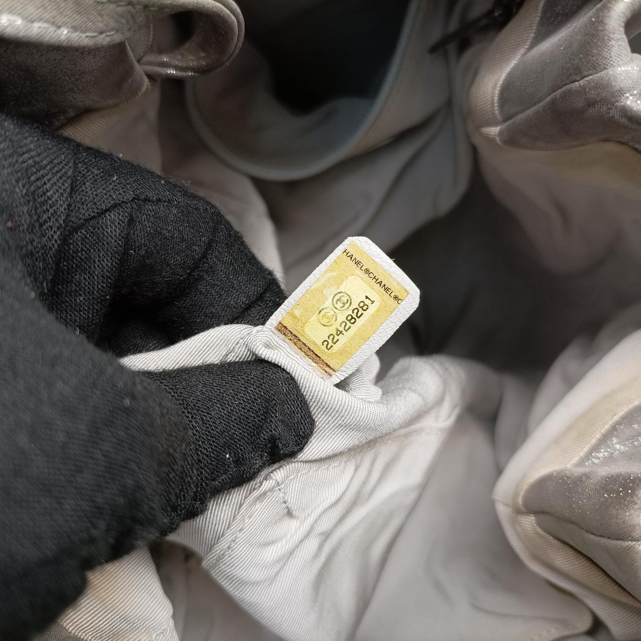 Pre-owned Chanel Urban Spirit V stitch Silver Sparkle Leather A91136 shoulderbag | stylenewstar