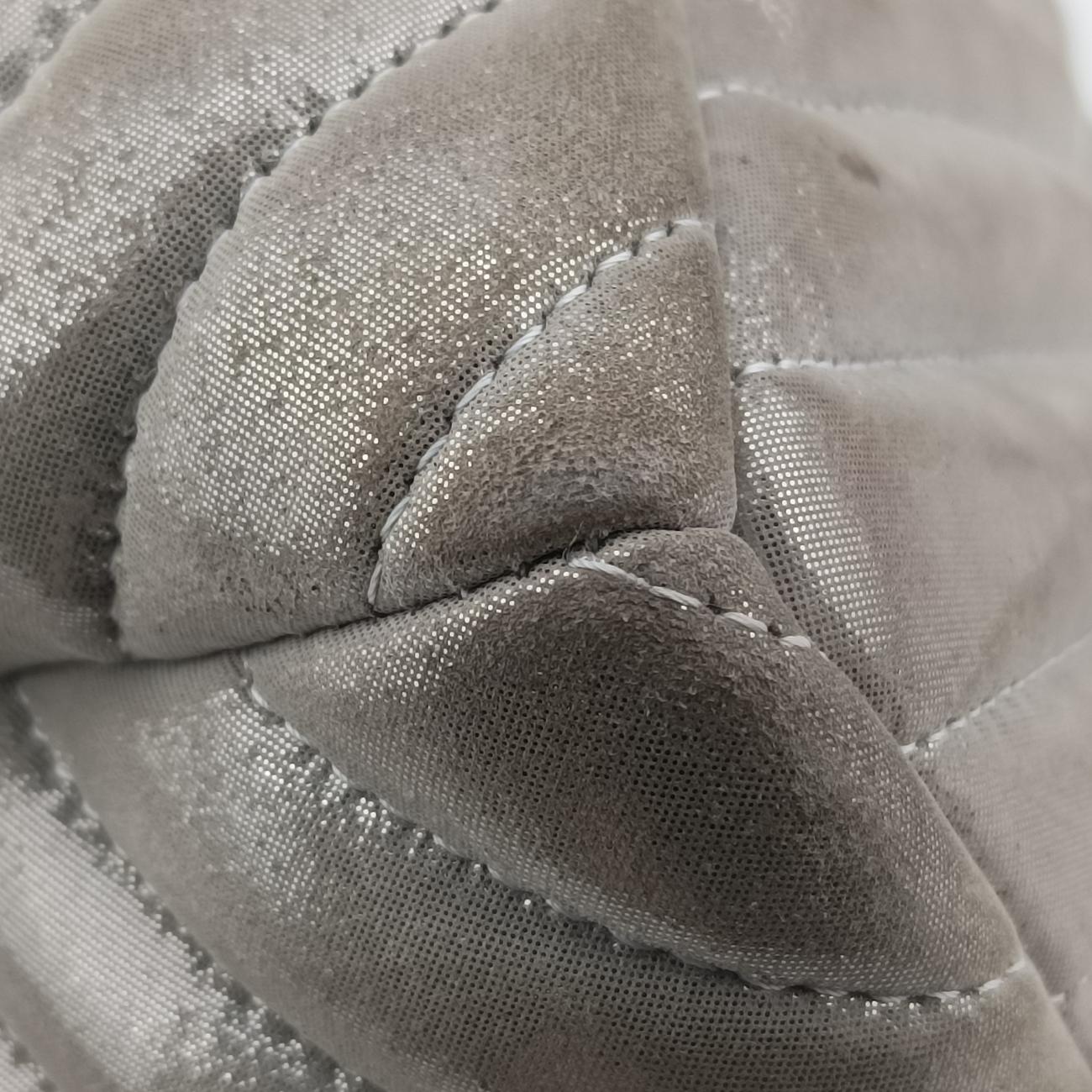 Pre-owned Chanel Urban Spirit V stitch Silver Sparkle Leather A91136 shoulderbag | stylenewstar