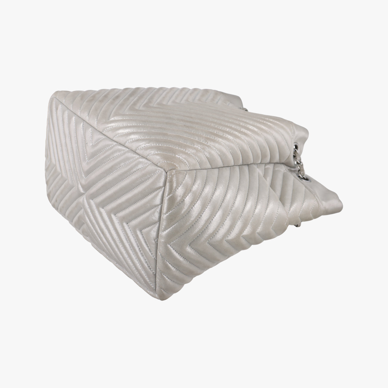 Pre-owned Chanel Urban Spirit V stitch Silver Sparkle Leather A91136 shoulderbag | stylenewstar