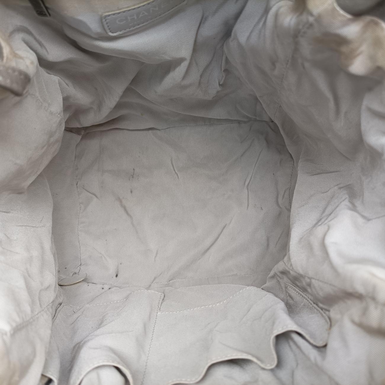 Pre-owned Chanel Urban Spirit V stitch Silver Sparkle Leather A91136 shoulderbag | stylenewstar