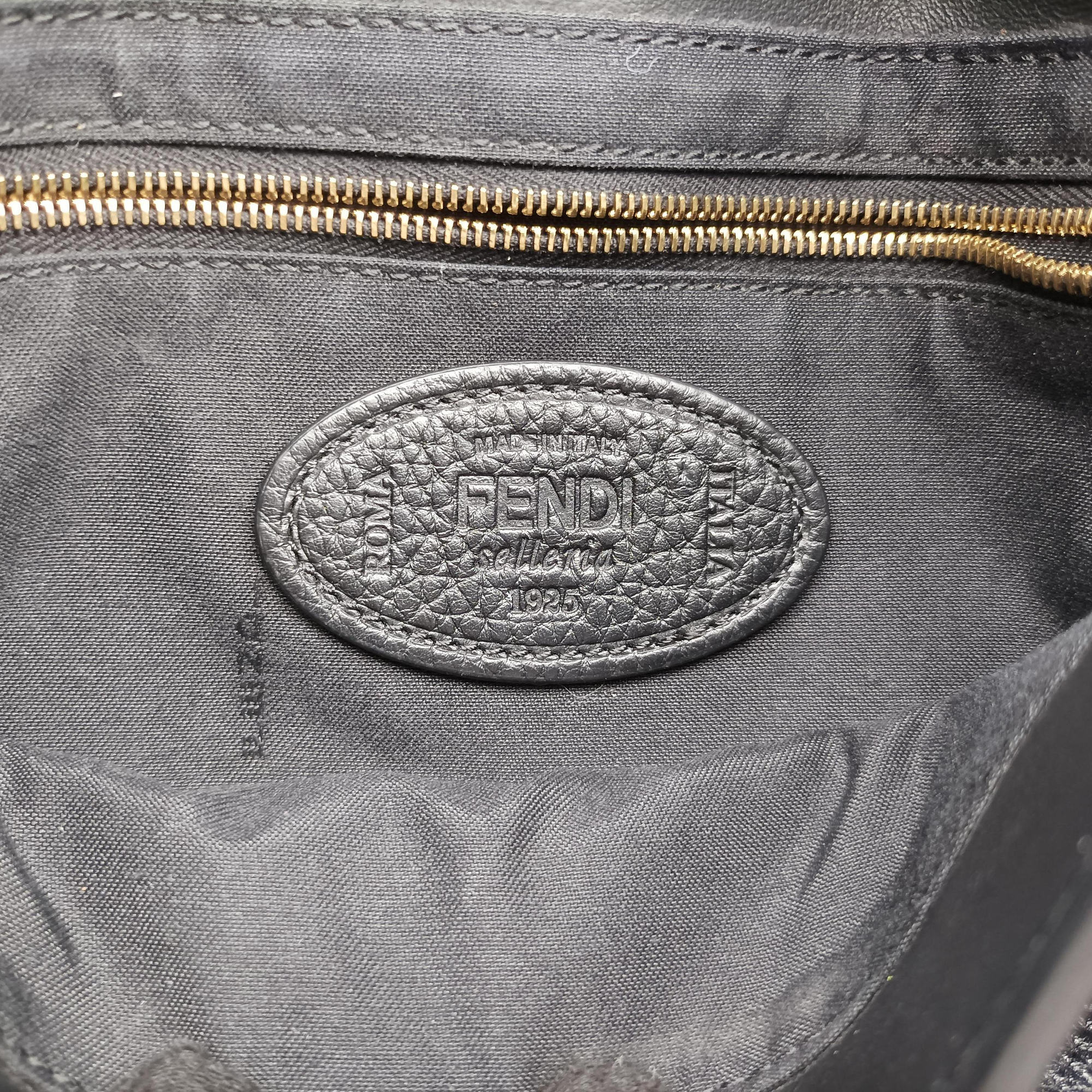 Vintage Fendi Baguette Black Leather 7VA472 shoulderbag | stylenewstar