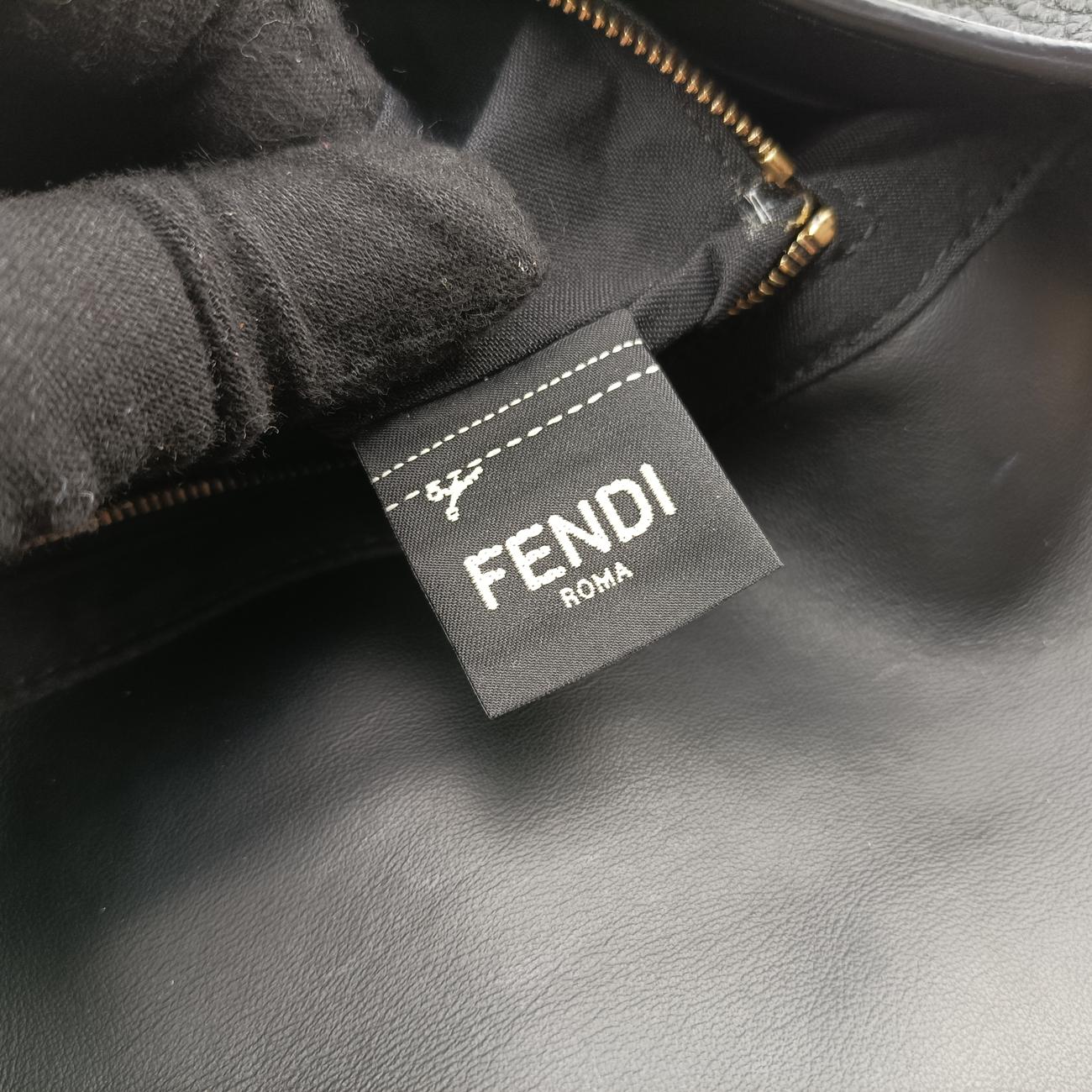 Pre-owned Fendi Baguette Black Leather 7VA472 shoulderbag | stylenewstar