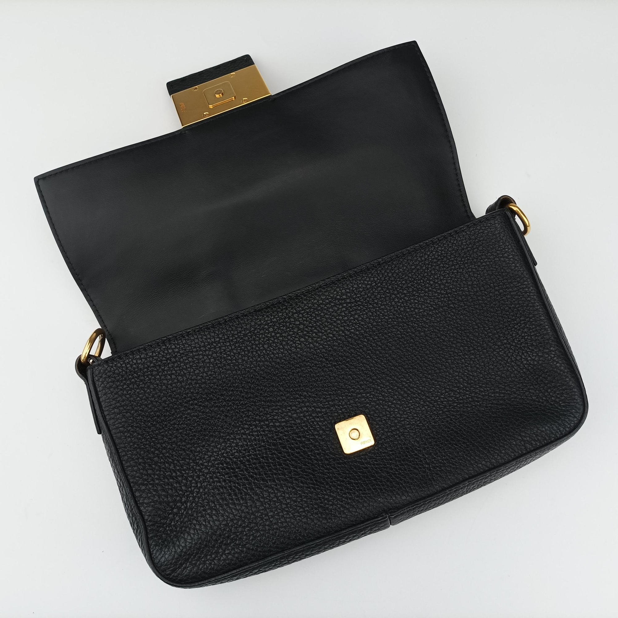 Vintage Fendi Baguette Black Leather 7VA472 shoulderbag | stylenewstar