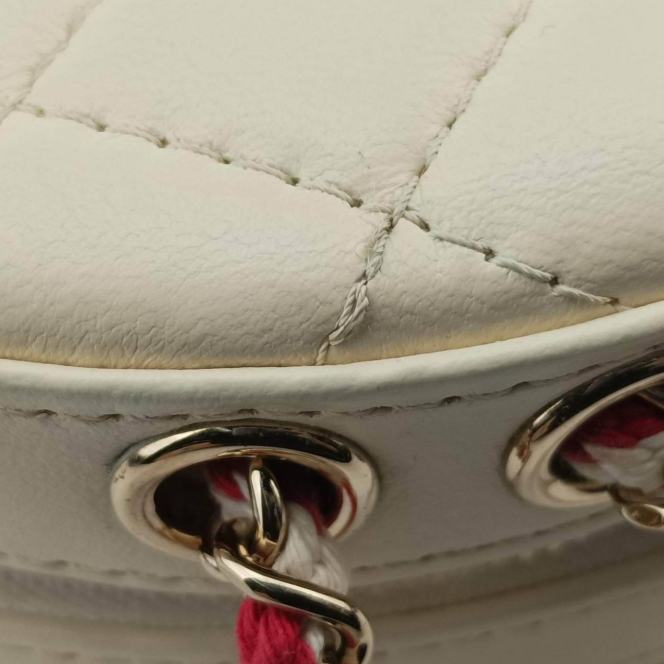 Pre-owned Chanel La Pausa Coco Lifesaver Round White×Red lambskin AS0209 shoulderbag | stylenewstar