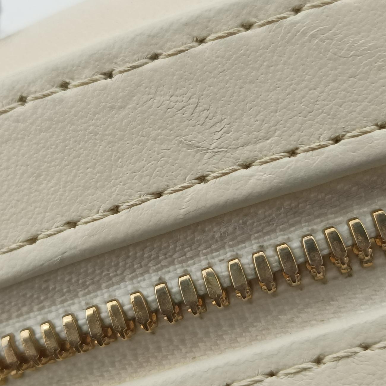 Pre-owned Chanel La Pausa Coco Lifesaver Round White×Red lambskin AS0209 shoulderbag | stylenewstar