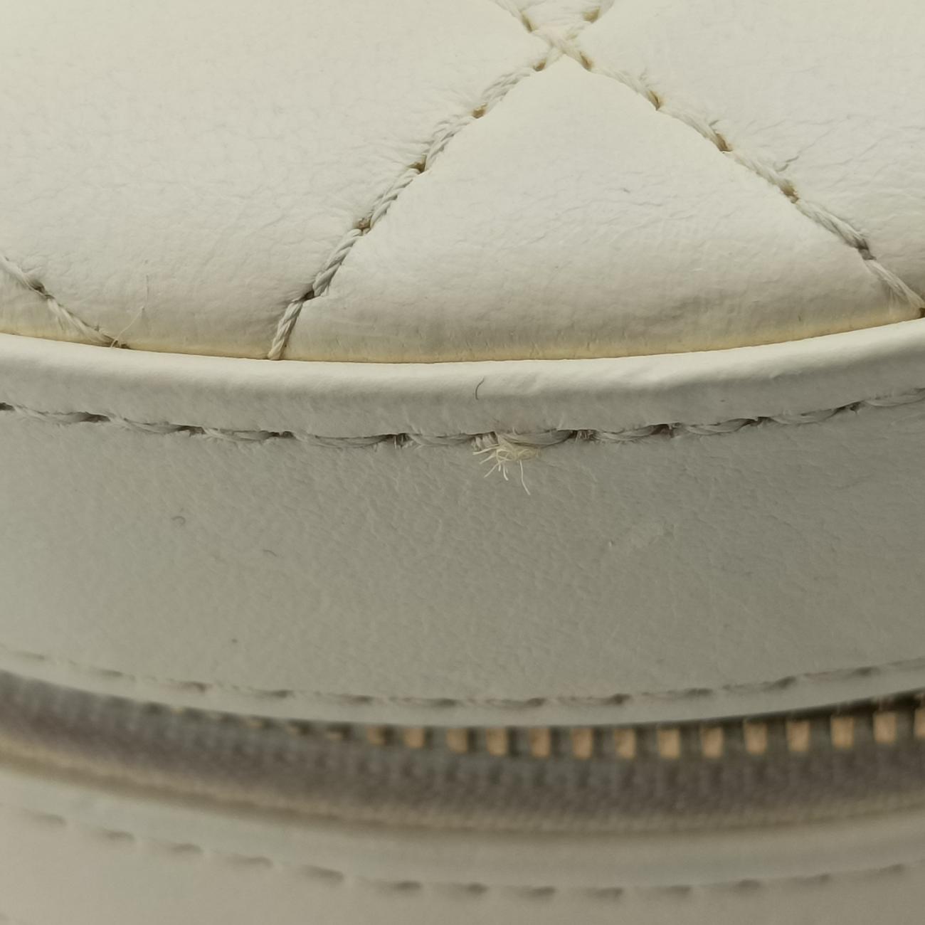 Pre-owned Chanel La Pausa Coco Lifesaver Round White×Red lambskin AS0209 shoulderbag | stylenewstar